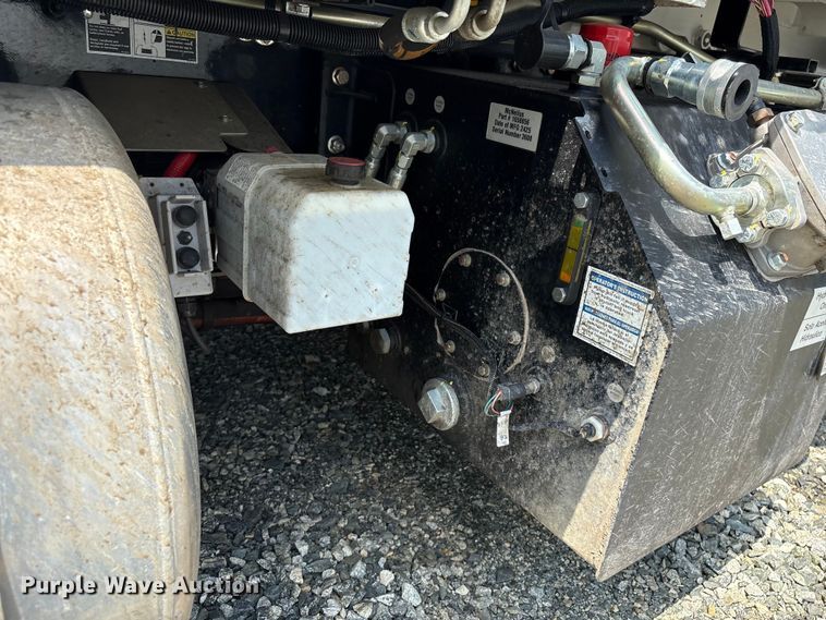 image for item YA4349 2025 Peterbilt 520 refuse truck