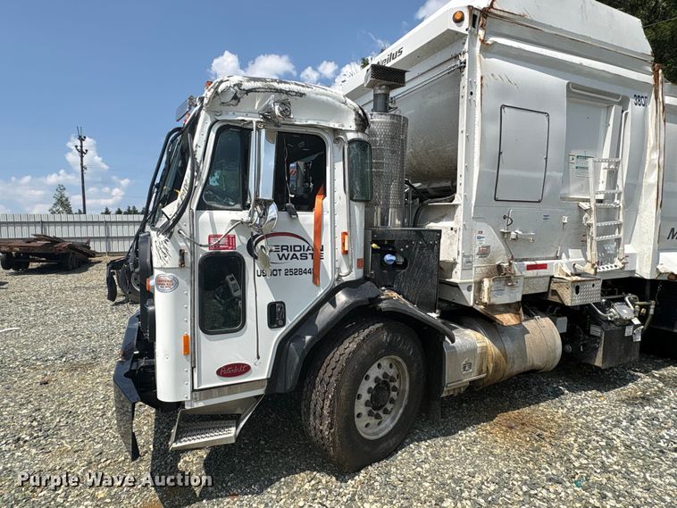 image for item YA4349 2025 Peterbilt 520 refuse truck