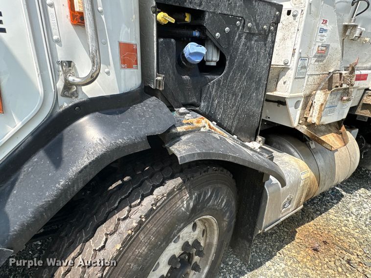 image for item YA4349 2025 Peterbilt 520 refuse truck