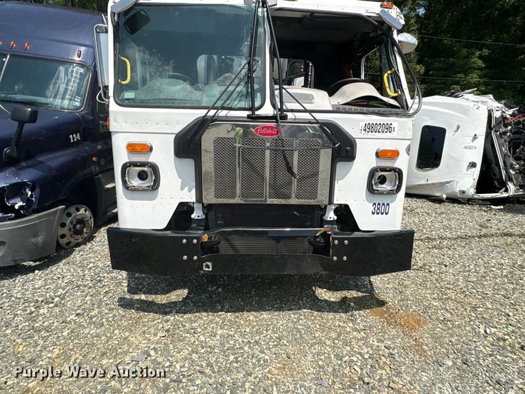 image for item YA4349 2025 Peterbilt 520 refuse truck