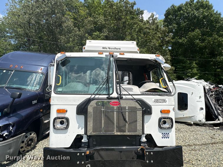 image for item YA4349 2025 Peterbilt 520 refuse truck