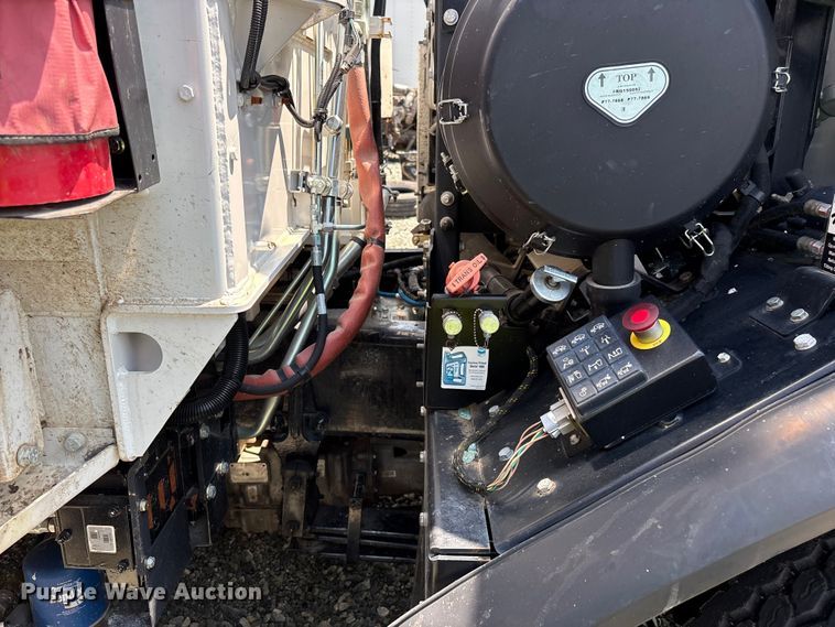 image for item YA4349 2025 Peterbilt 520 refuse truck
