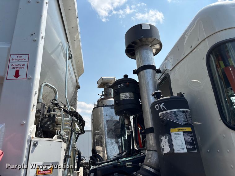 image for item YA4349 2025 Peterbilt 520 refuse truck