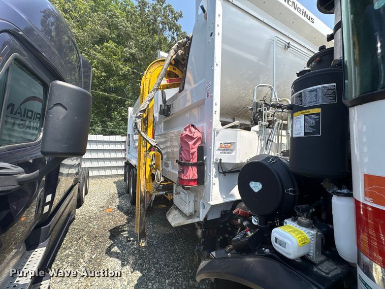 image for item YA4349 2025 Peterbilt 520 refuse truck
