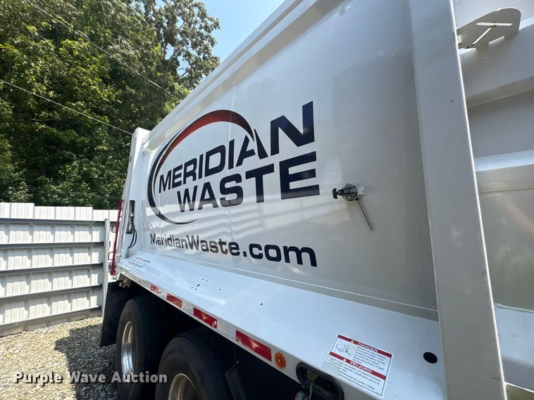 image for item YA4349 2025 Peterbilt 520 refuse truck