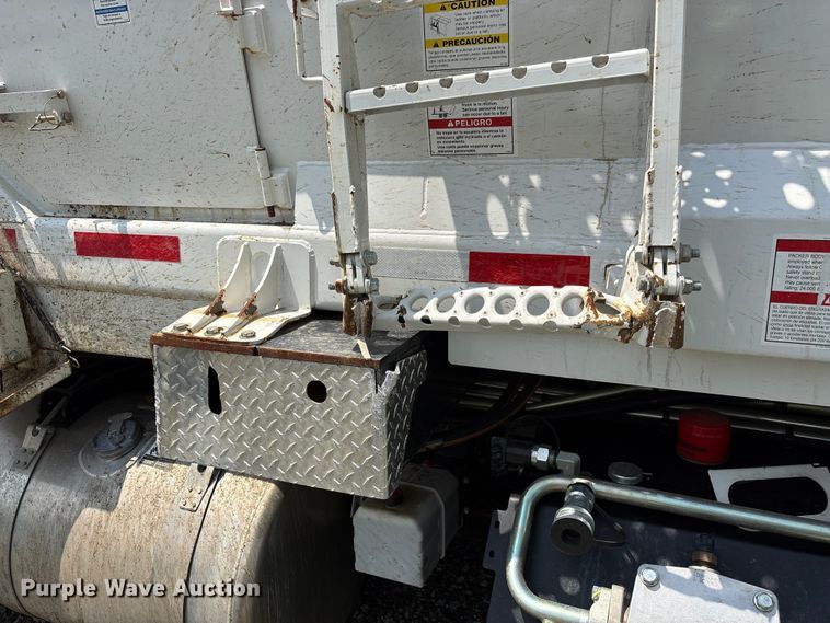 image for item YA4349 2025 Peterbilt 520 refuse truck