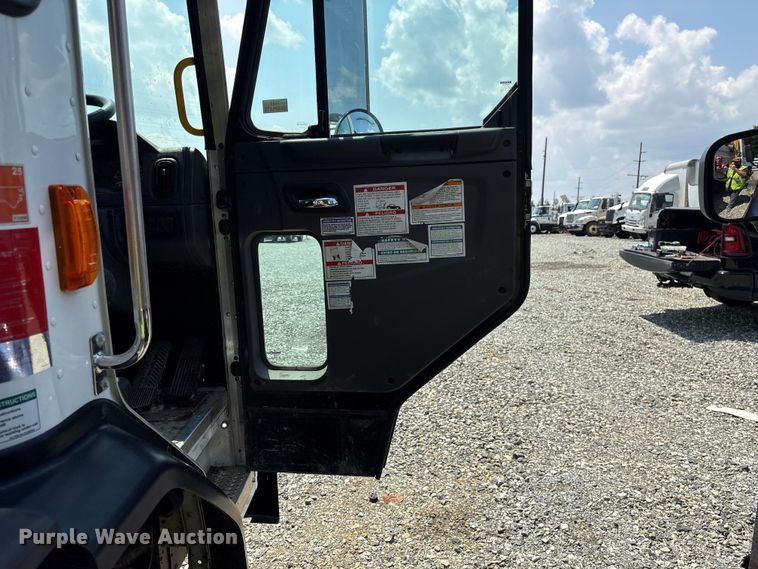 image for item YA4349 2025 Peterbilt 520 refuse truck