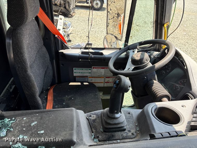 image for item YA4349 2025 Peterbilt 520 refuse truck