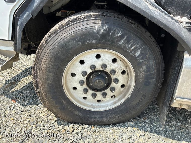 image for item YA4349 2025 Peterbilt 520 refuse truck