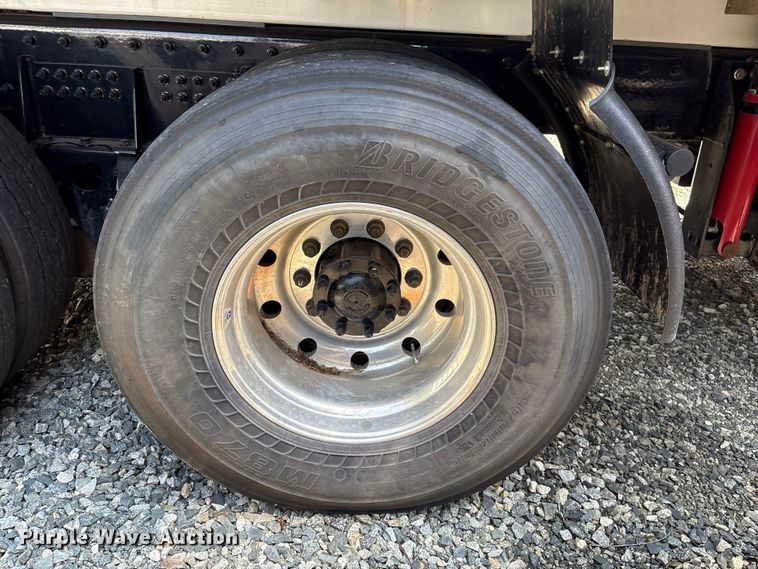 image for item YA4349 2025 Peterbilt 520 refuse truck