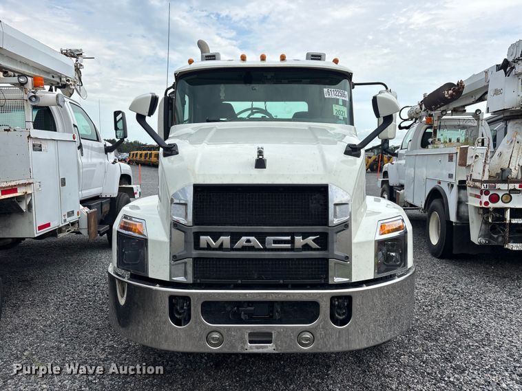 image for item YA4353 2020 Mack Anthem semi truck