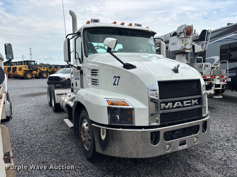 image for item YA4353 2020 Mack Anthem semi truck