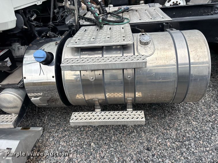image for item YA4353 2020 Mack Anthem semi truck