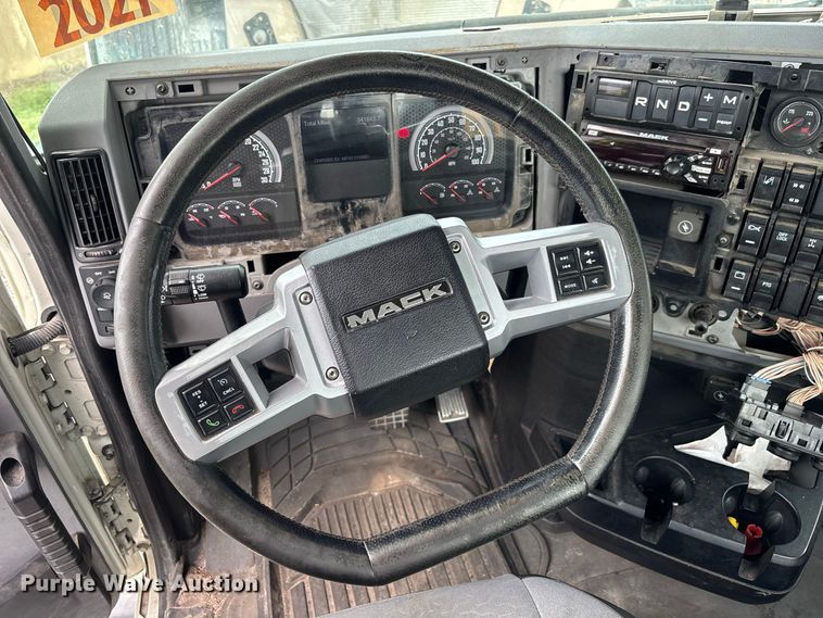 image for item YA4353 2020 Mack Anthem semi truck