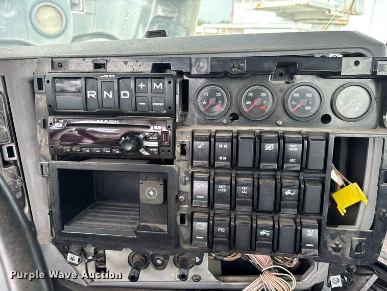 image for item YA4353 2020 Mack Anthem semi truck