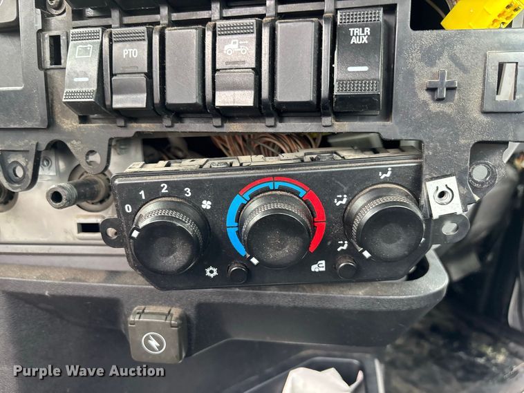 image for item YA4353 2020 Mack Anthem semi truck