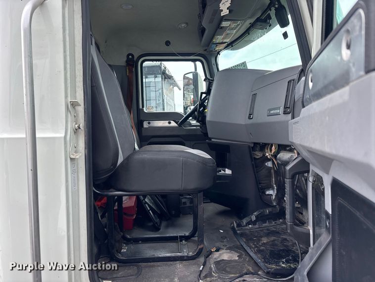 image for item YA4353 2020 Mack Anthem semi truck