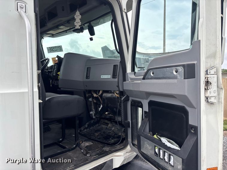 image for item YA4353 2020 Mack Anthem semi truck