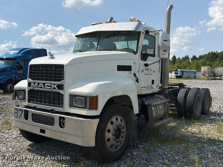 image for item YA4355 2023 Mack Pinnacle semi truck