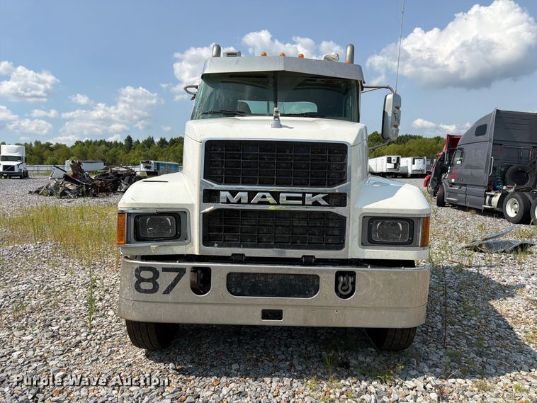 image for item YA4355 2023 Mack Pinnacle semi truck