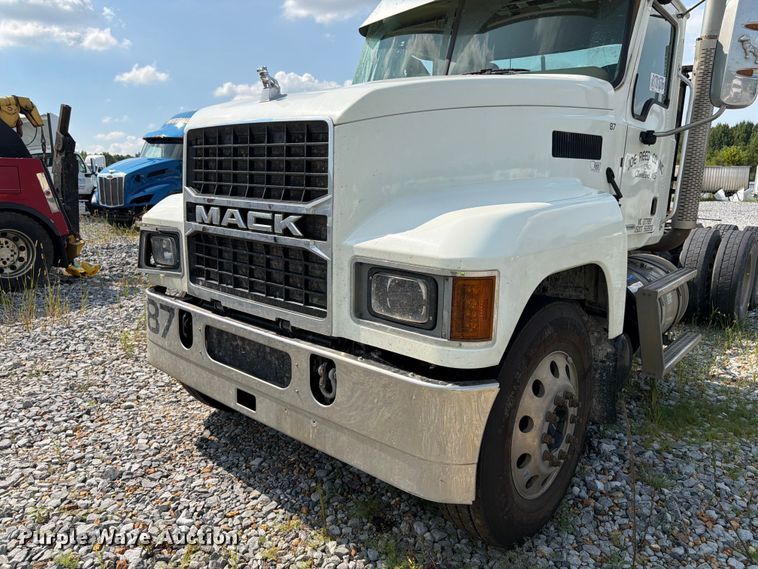 image for item YA4355 2023 Mack Pinnacle semi truck