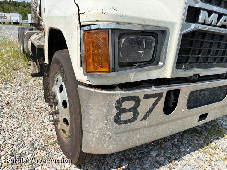 image for item YA4355 2023 Mack Pinnacle semi truck