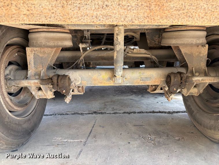 image for item YA4430 2000 Trailmobile dry van trailer