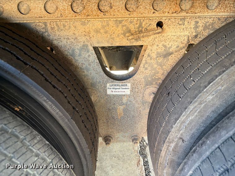 image for item YA4430 2000 Trailmobile dry van trailer