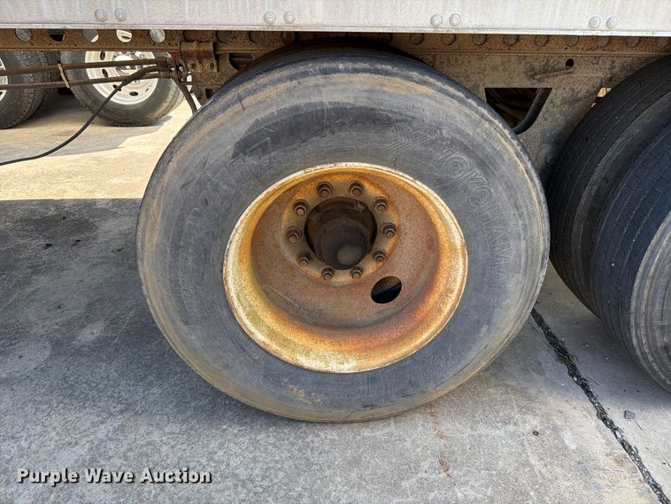 image for item YA4430 2000 Trailmobile dry van trailer