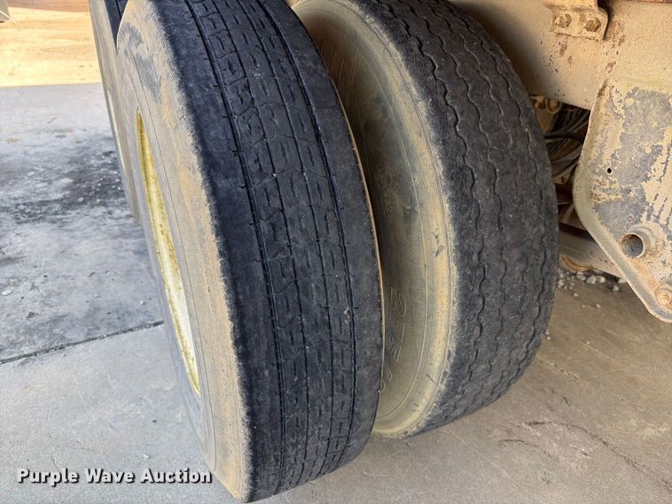 image for item YA4431 2000 Hyundai Translead VI2530152JS dry van trailer