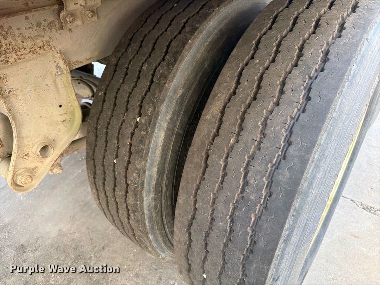 image for item YA4431 2000 Hyundai Translead VI2530152JS dry van trailer