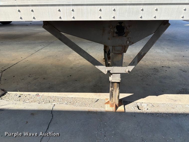 image for item YA4433 2008 Strick dry van trailer