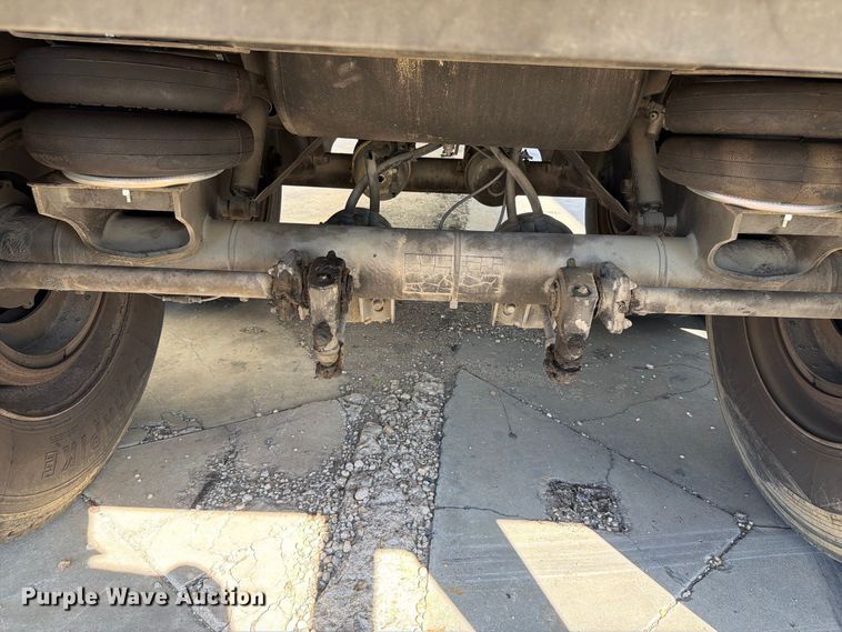 image for item YA4433 2008 Strick dry van trailer