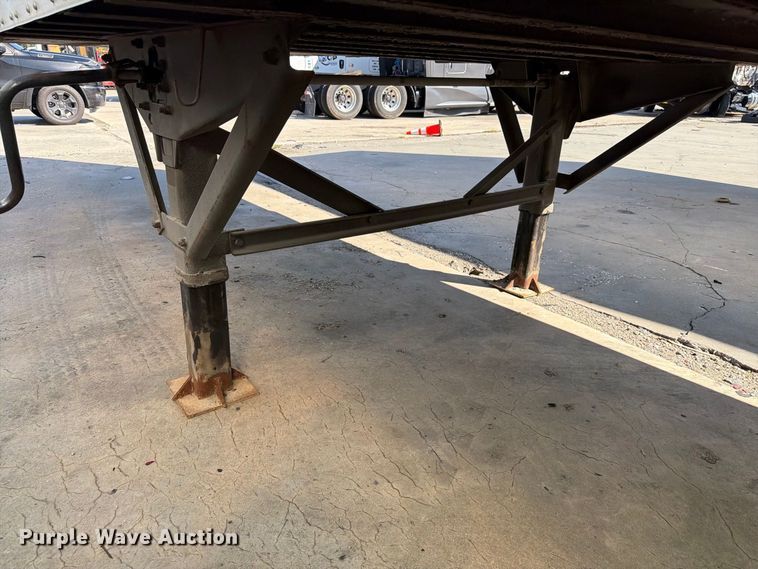 image for item YA4433 2008 Strick dry van trailer