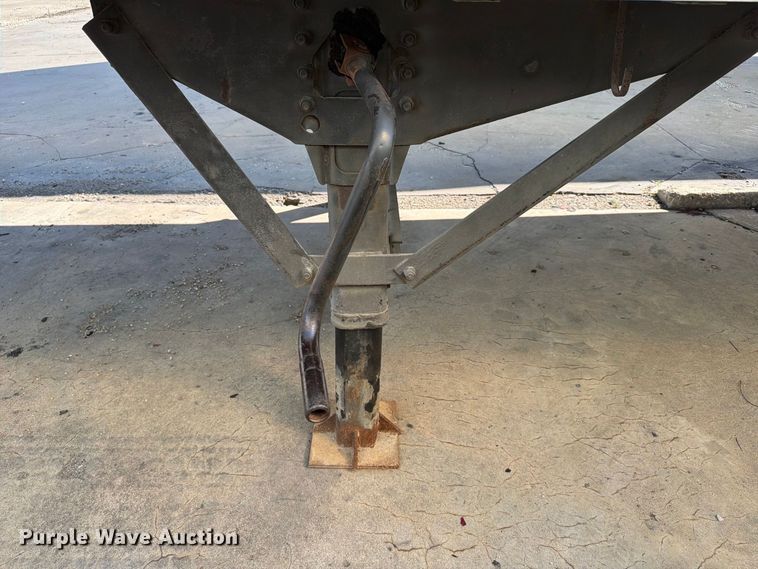 image for item YA4433 2008 Strick dry van trailer