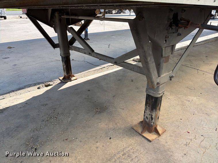 image for item YA4433 2008 Strick dry van trailer