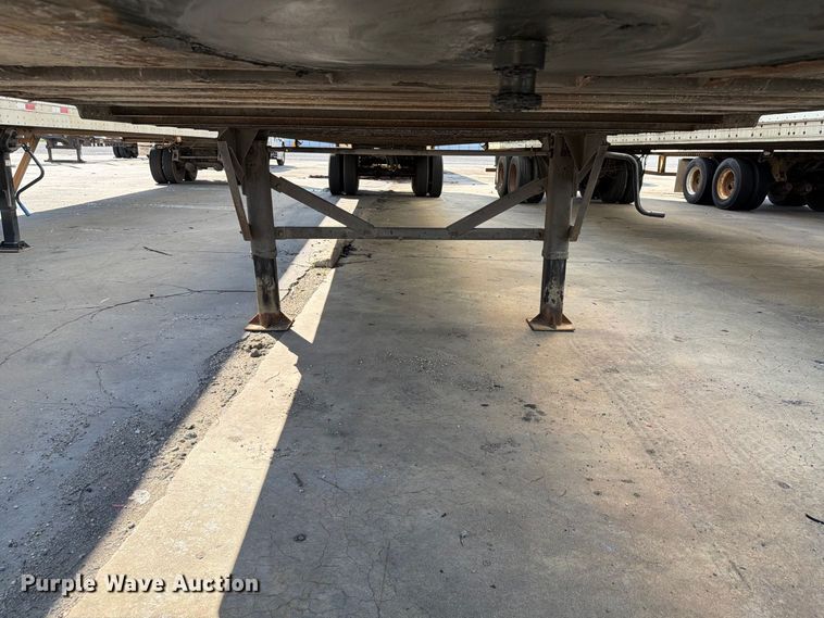image for item YA4433 2008 Strick dry van trailer