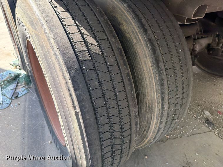 image for item YA4433 2008 Strick dry van trailer