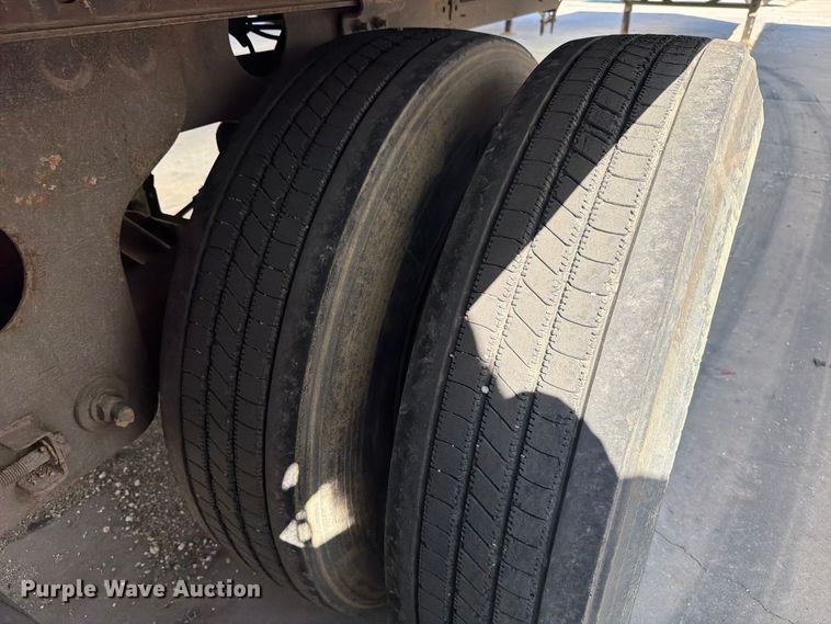 image for item YA4433 2008 Strick dry van trailer