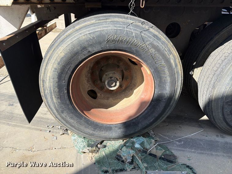image for item YA4433 2008 Strick dry van trailer