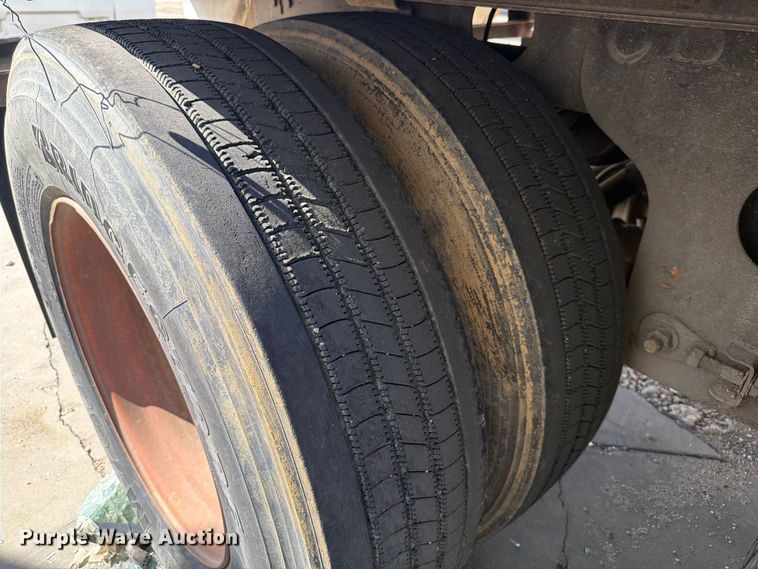 image for item YA4433 2008 Strick dry van trailer