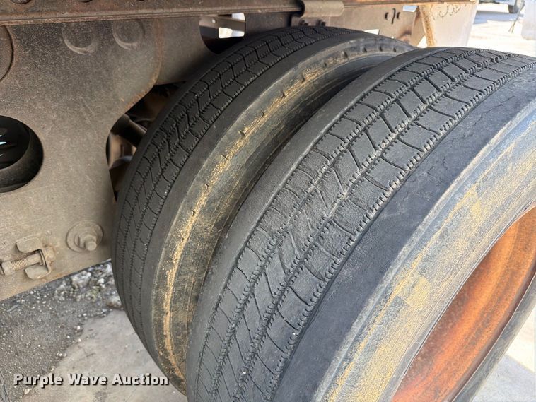 image for item YA4433 2008 Strick dry van trailer