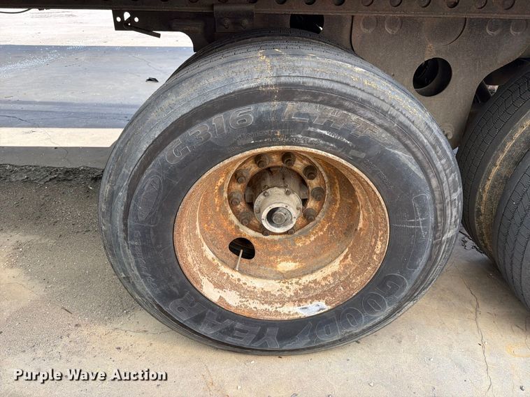 image for item YA4433 2008 Strick dry van trailer