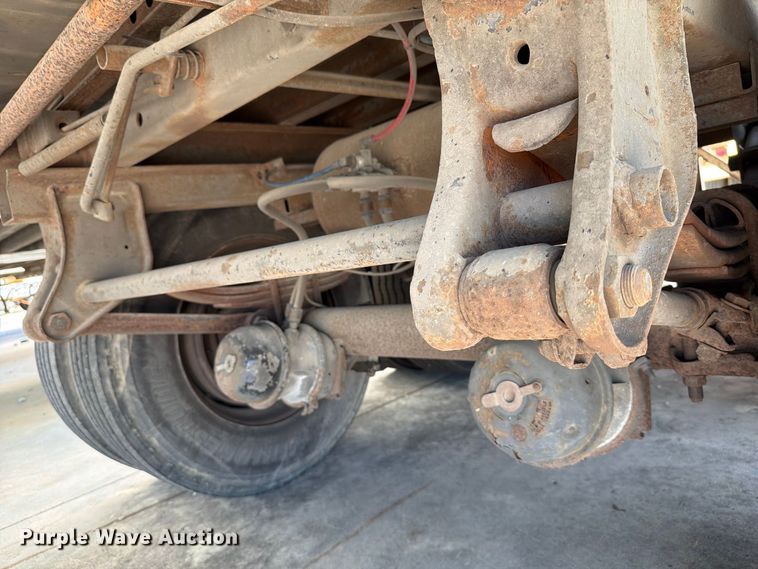 image for item YA4434 2005 Wabash dry van trailer