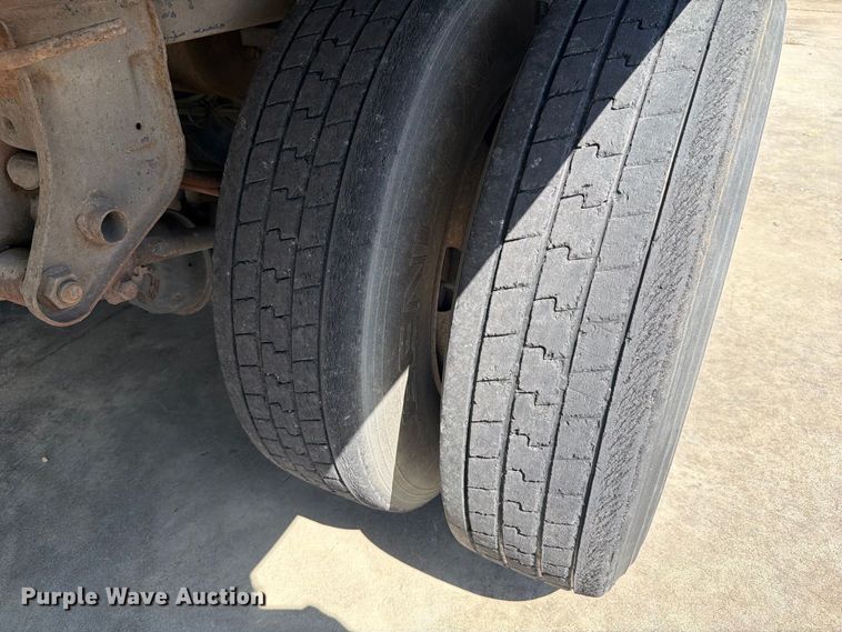 image for item YA4434 2005 Wabash dry van trailer
