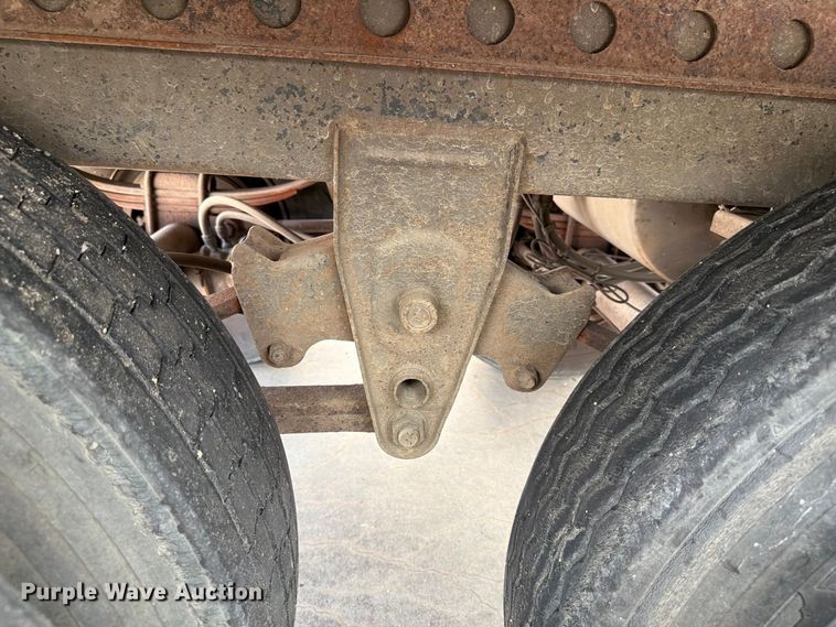 image for item YA4435 2005 Wabash dry van trailer