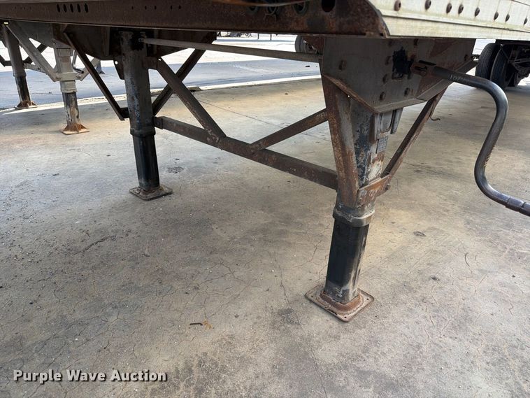 image for item YA4435 2005 Wabash dry van trailer
