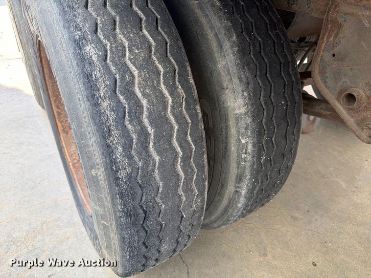 image for item YA4435 2005 Wabash dry van trailer