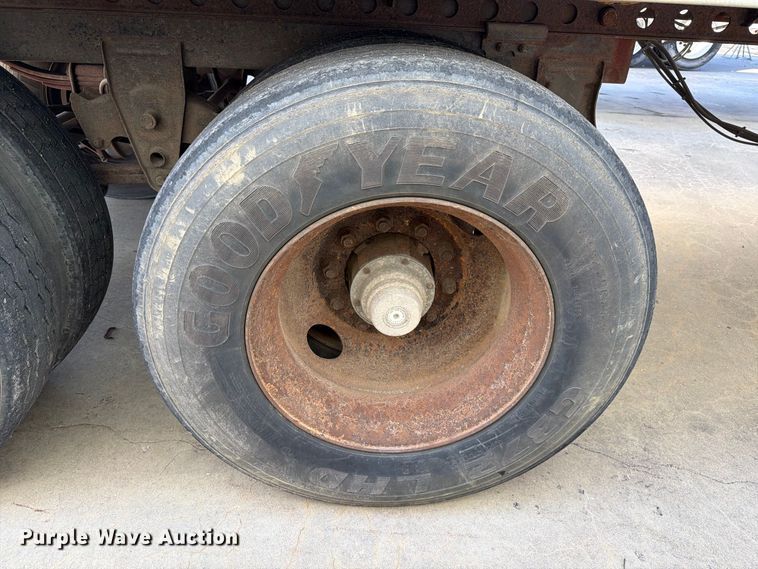 image for item YA4435 2005 Wabash dry van trailer