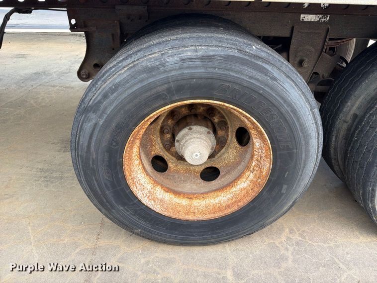 image for item YA4435 2005 Wabash dry van trailer